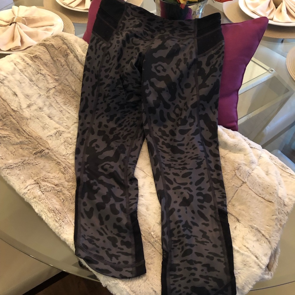 Lululemon mid calf yoga pant worn twice
